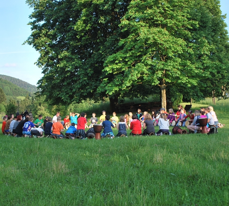 Kastanienbaum und Kinder